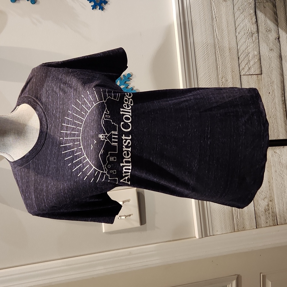 EUC Uscape Apparel Amherst College Women's sz S tshirt